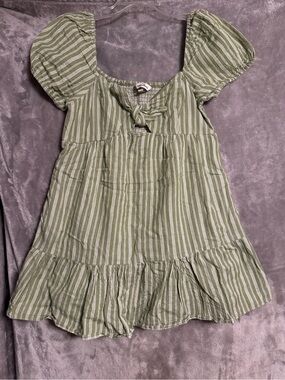 Speechless Women’s Green Striped Smocked Peplum Hem Puffed Sleeve Mini Dress